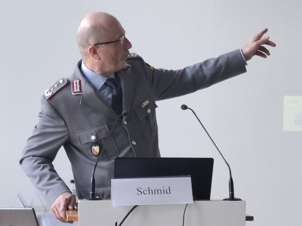 Krieg mit anderen Mitteln Krieg mit anderen Mitteln