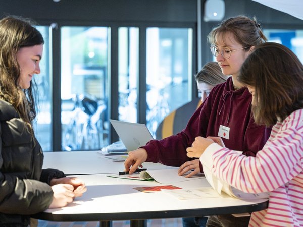 Digitales Wohlbefinden stärken – aber wie? Digitales Wohlbefinden stärken – aber wie?