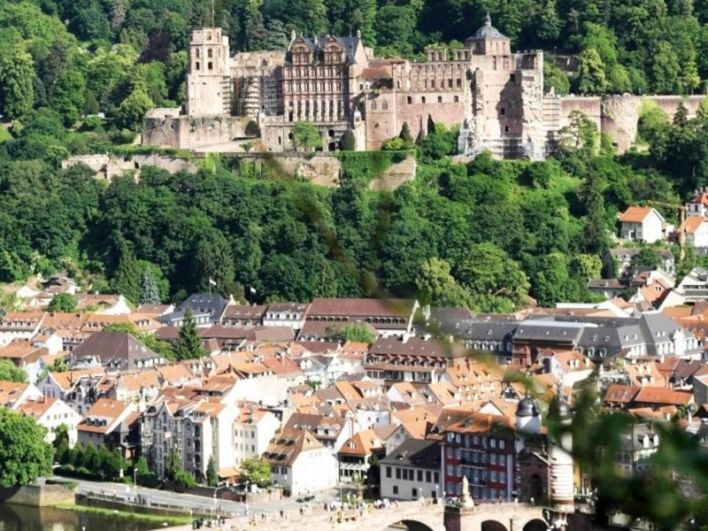 Heidelberg, die Stadt der deutschen Romantik - klassische Ansicht mit Schloss und alter Brücke. © Heidelberg Marketing, Fotograf: Steffen Schmid.