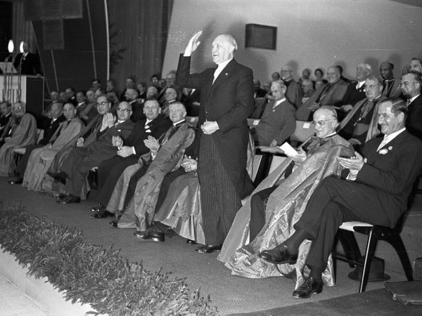 Konrad Adenauer beim 77. Deutschen Katholikentag in Köln 1956 (www.walter-dick-archiv.de, Foto 475222)